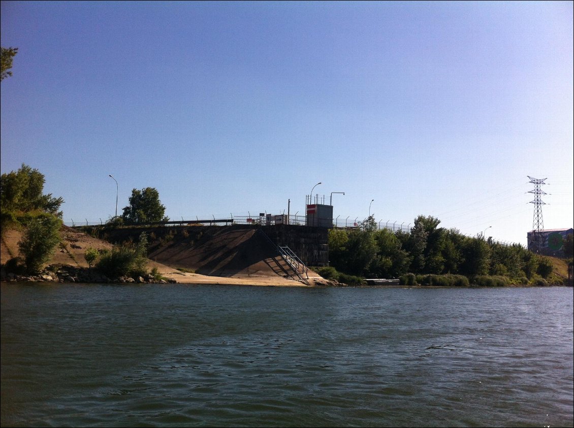 LA dernière centrale nucléaire, qui se passe cette fois sans aucun barrage, pourquoi les autres ne sont pas construites sur ce modèle??