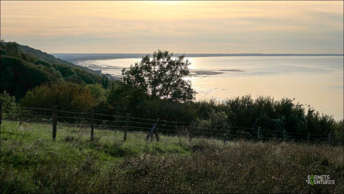 À côté du bivouac, la vue vers les plages qui m'attendent le lendemain.