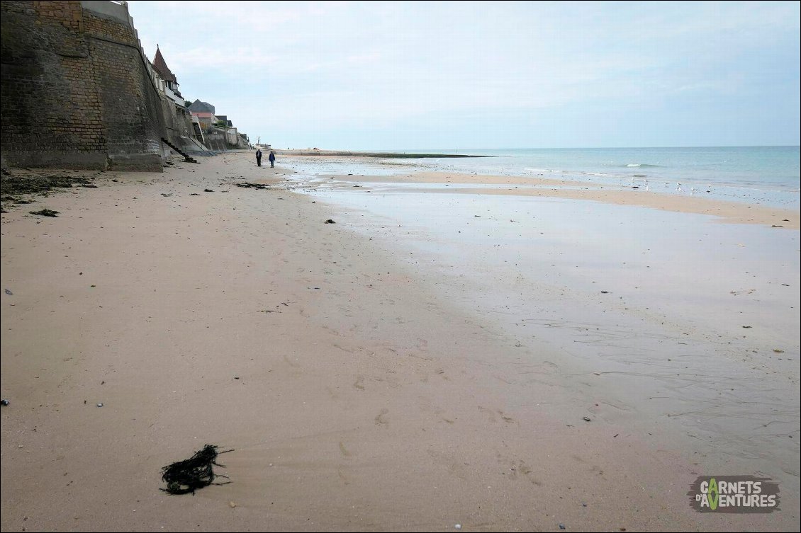 St-Aubin-sur-mer.
Avec un peu de vent de nord-est, un vol soaring le long des fortifications semble possible... mais pas pour aujourd'hui !