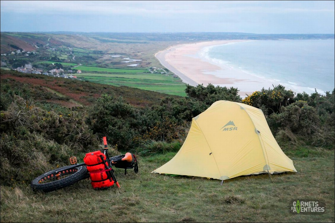 Pour dormir, je ne vais pas loin : bivouac dans un coin du décollage.