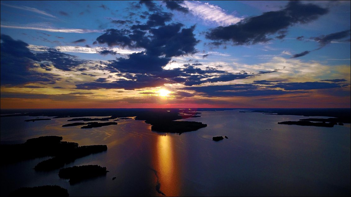 j'envoi le drone à 400 mètres de haut, juste pour faire les quelques images qui vont susciter nos rêves de la nuit à venir.