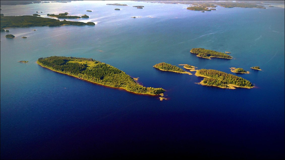 La zone est pourvue de nombreuses îles, mais désormais nous savons qu'il y est plus aléatoire d'y trouver un camp.