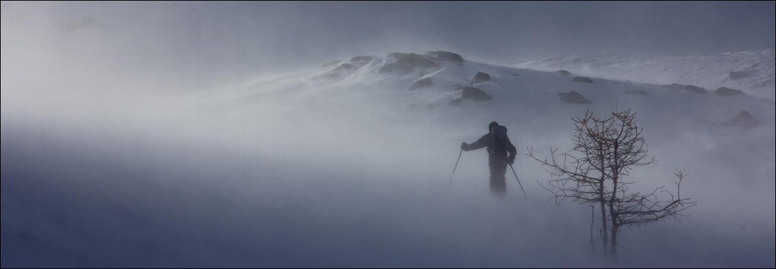 Raid à ski au-dessus du refuge de Buffère, vallée de la Clarée, Hautes-Alpes).
Photo : Manu d'Adhémar