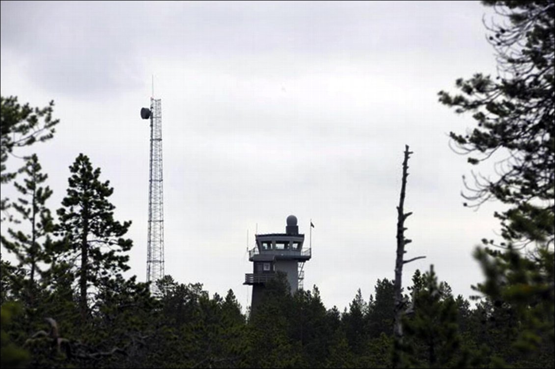 C'est le genre d'image que nous avons du effacer puisqu'il semblait incongru qu'il soit possible d’en êtres arrivés jusque là : Nous étions dans le Noman's land. La frontière est très surveillée du coté russe et les gardes soviets' possèdent des chiens dont la réputation hargneuse à franchie la frontière !