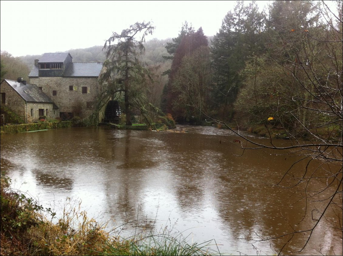 Le moulin de Coat Cren, sous la pluie, n'est-ce pas... Et avant la grande côte pour aller vers Bubry.