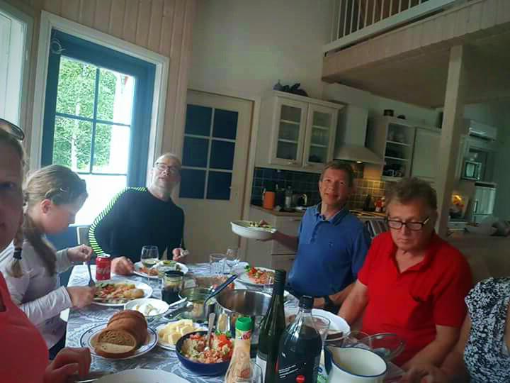 Du lit d'une rivière au confort amical d'une famille Finlandaise, le contraste nous saisit allègrement.
Photo: Mari Varonen