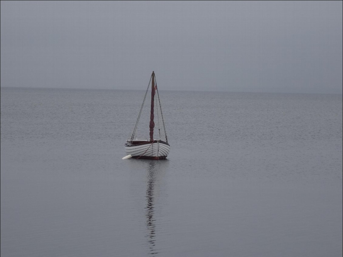 Moment paisible, entre ciel et mer.