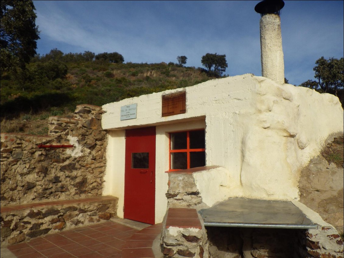 Le beau refuge du Col de Banyuls (pas d'eau au robinet)