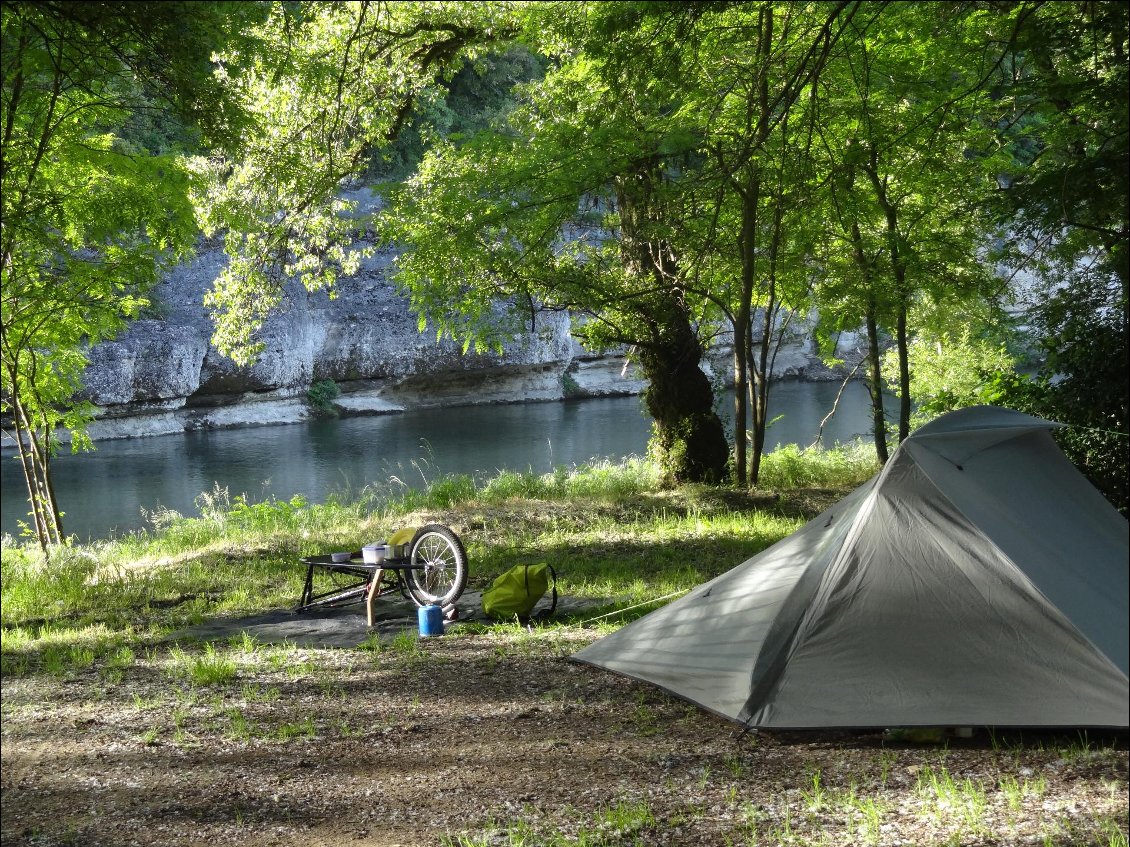 Notre campement à Cornillon au bord de la Cèze.