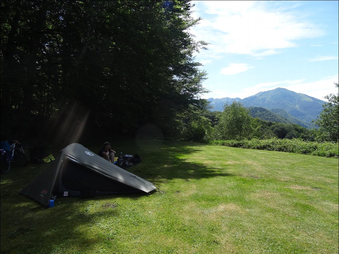 Campement en haut du Portet d'Aspet. Un gros orage nous attend pour la nuit !