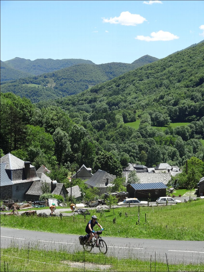 Grimpette pour atteindre le Portet d'Aspet.