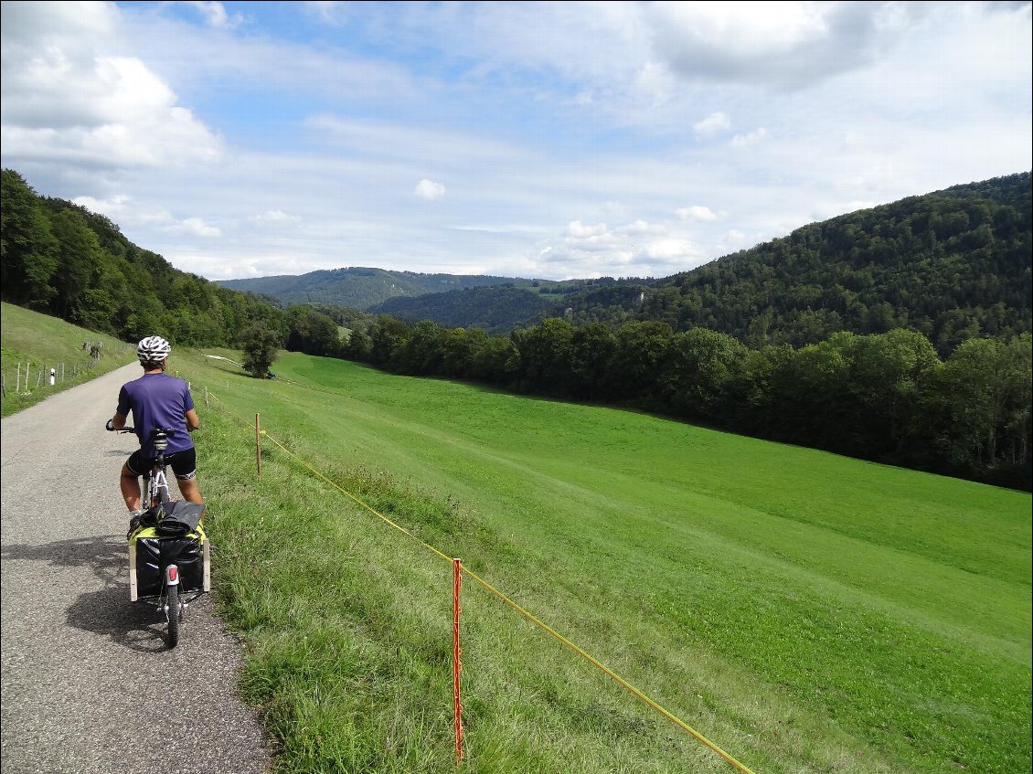 Arrivée sur Saint-Urzanne et Suisse