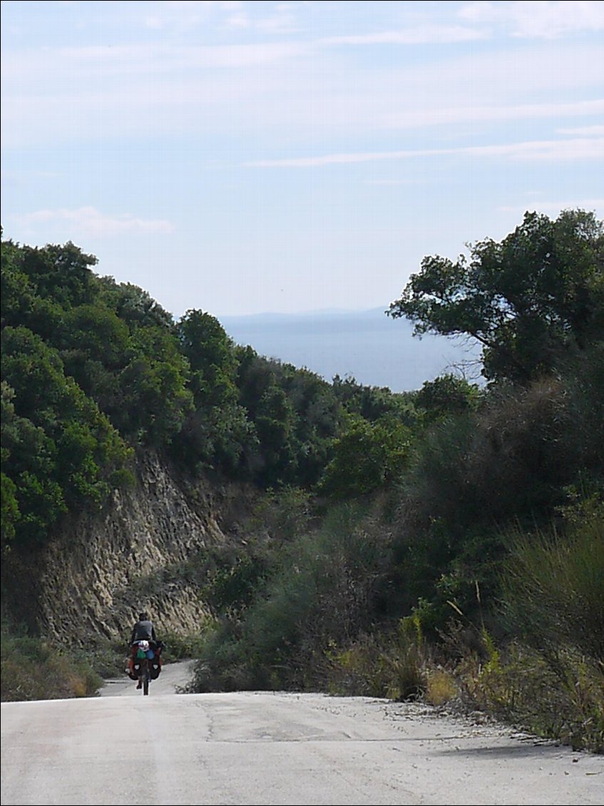 des petites routes comme nous les affectionons, un peu malmenees par les crues de cet hiver