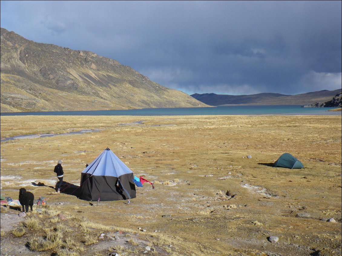 Bivouac à l'extrémité de la laguna