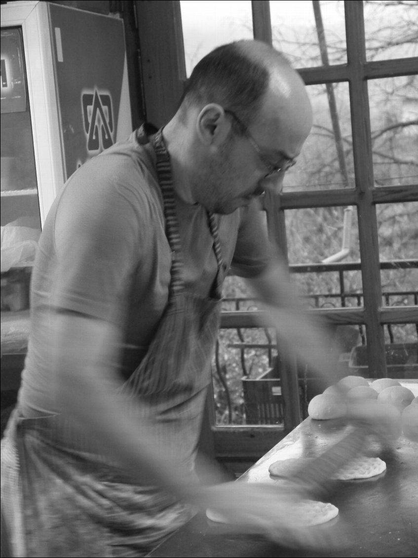 Kostas et sa gestuelle digne d'un ballet