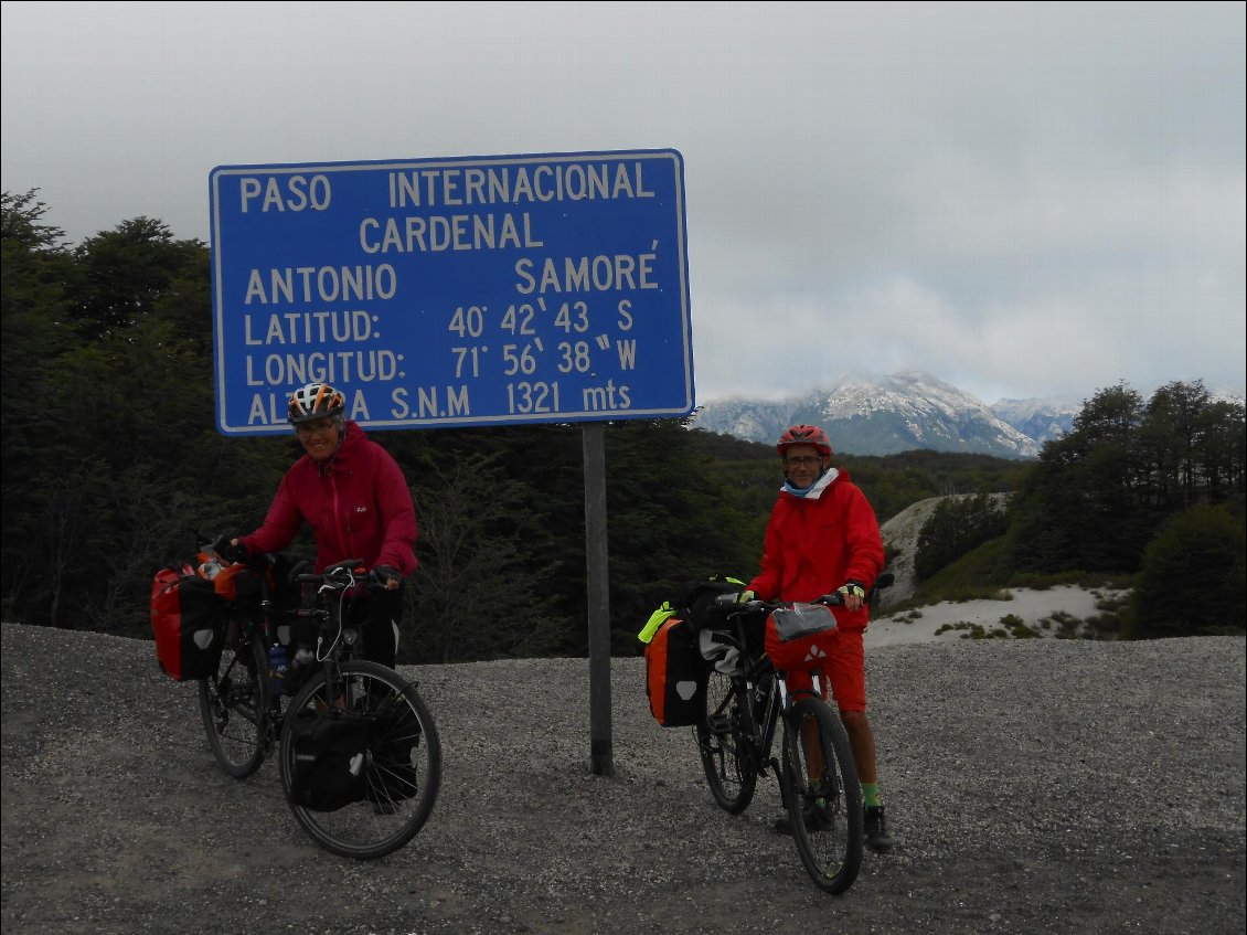 Il fait gris, il fait froid. Nous quittons le Chili pour l'Argentine.