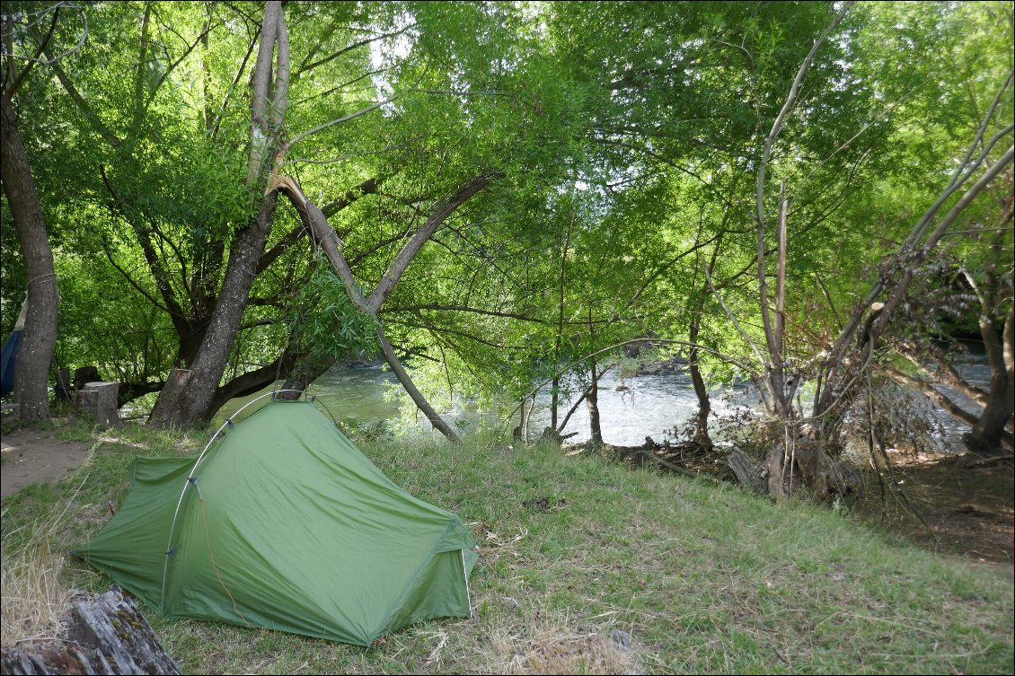 Camping au bord du rio Trancura