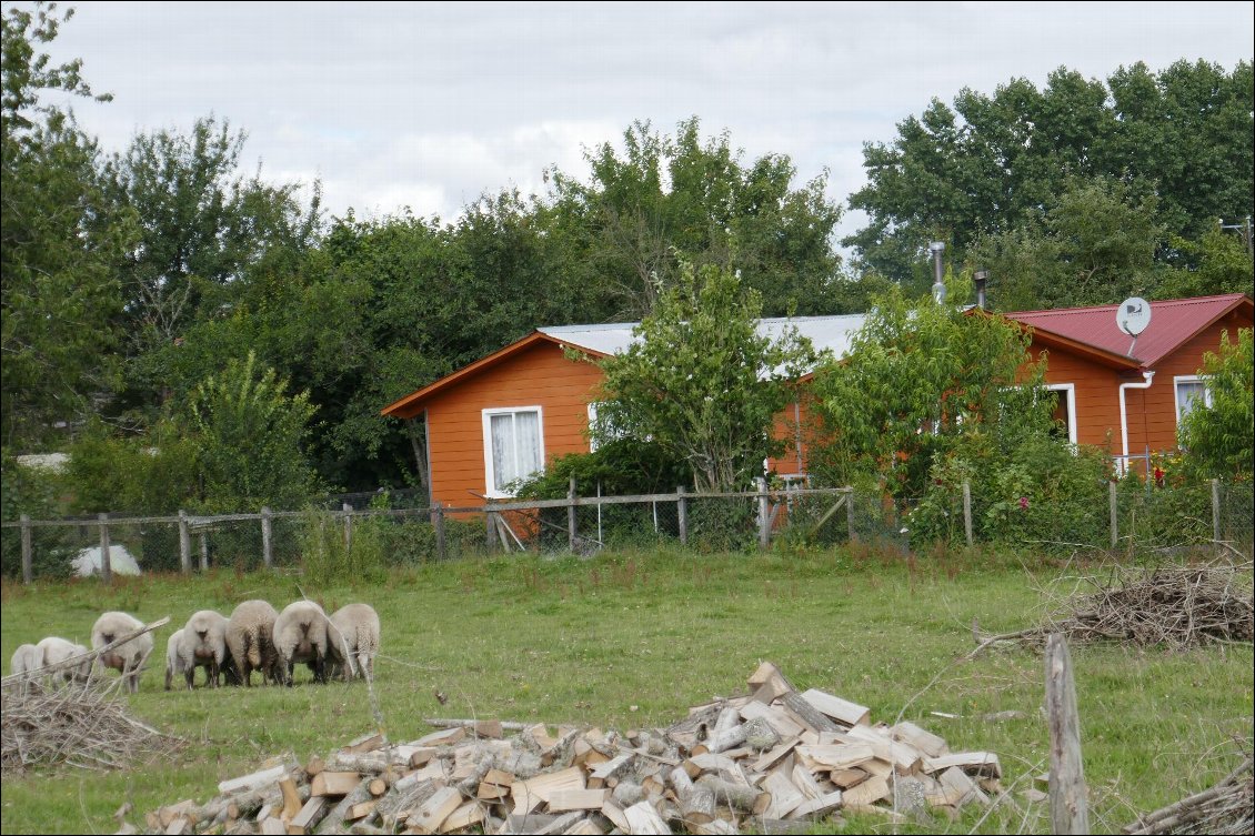 Petite ferme le long de la piste