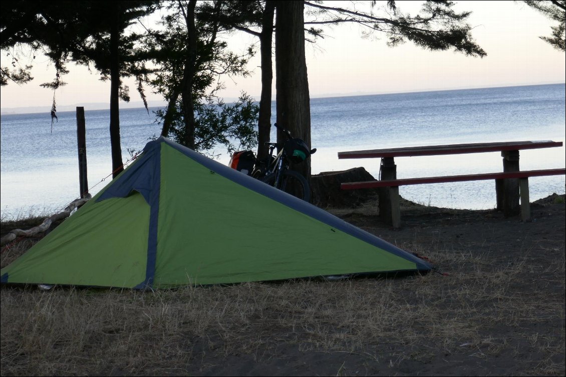 Vue imprenable sur le lac mais bien ventée