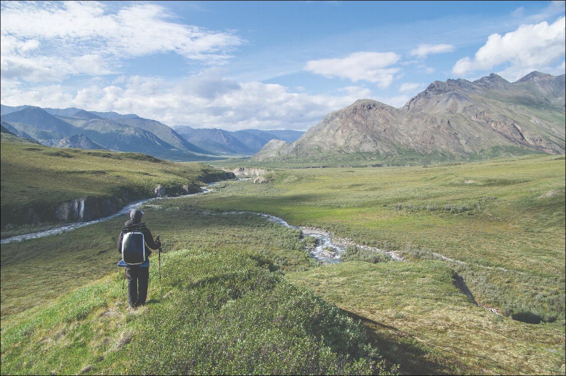 Vue dominante sur la vallée de la Hula Hula River.
Trek en Alaska, 500 km aux confins du monde.
Photo : Guillaume Tartayre et Irina Alles