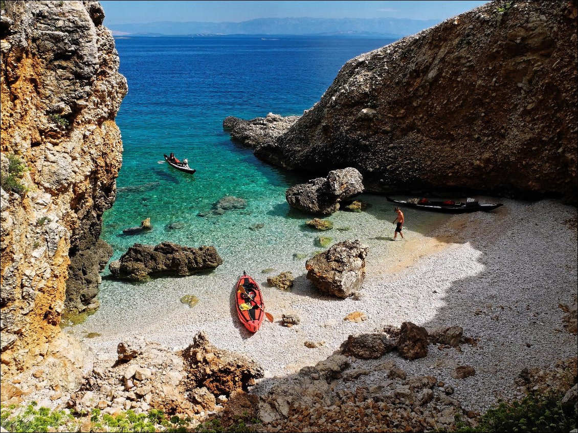 Une crique idéalement ombragée pour la pause de midi.
Croatie en kayak
Photo : Anne Iotz et Alex de Viveiros