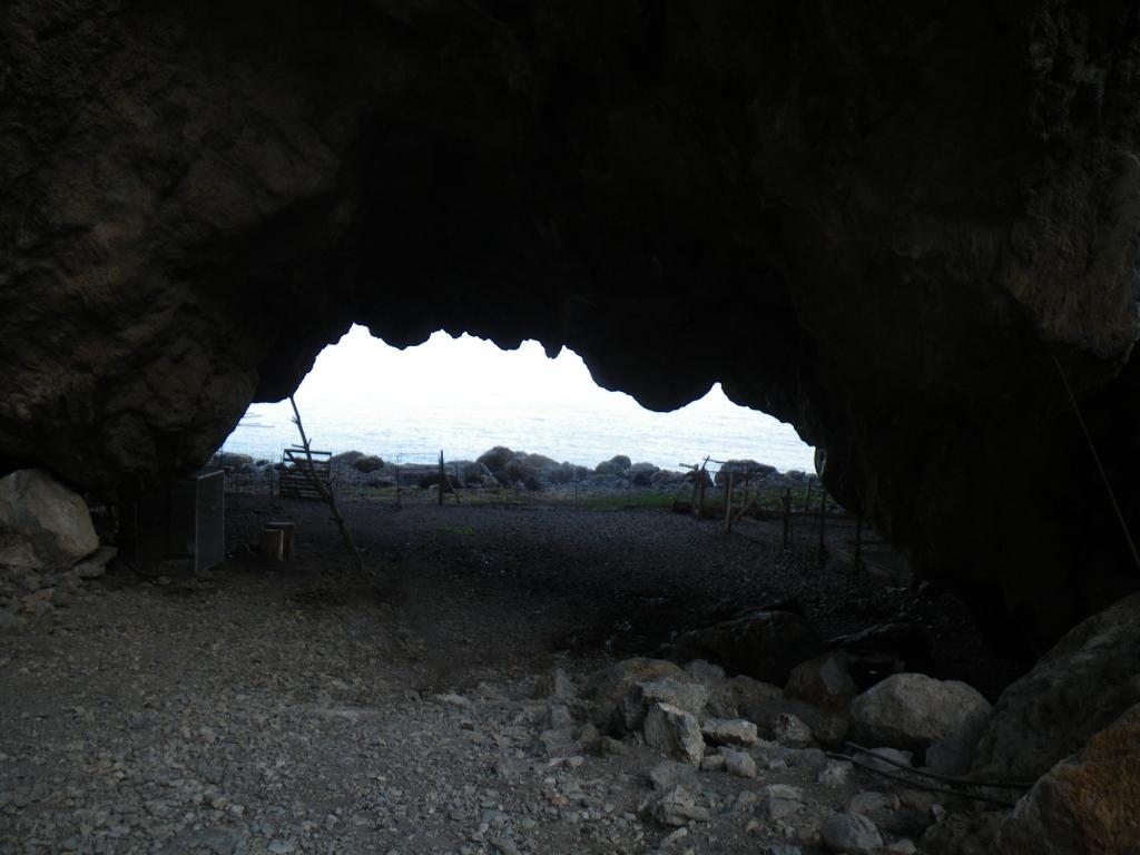 La grotte/bergerie près du bivouac