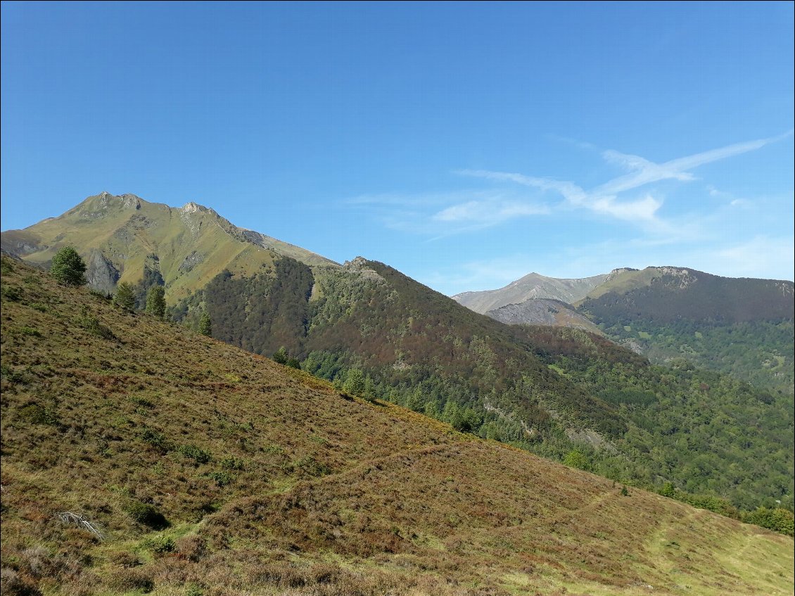 La première étape chemine au dessus de Bagneres de Luchon.