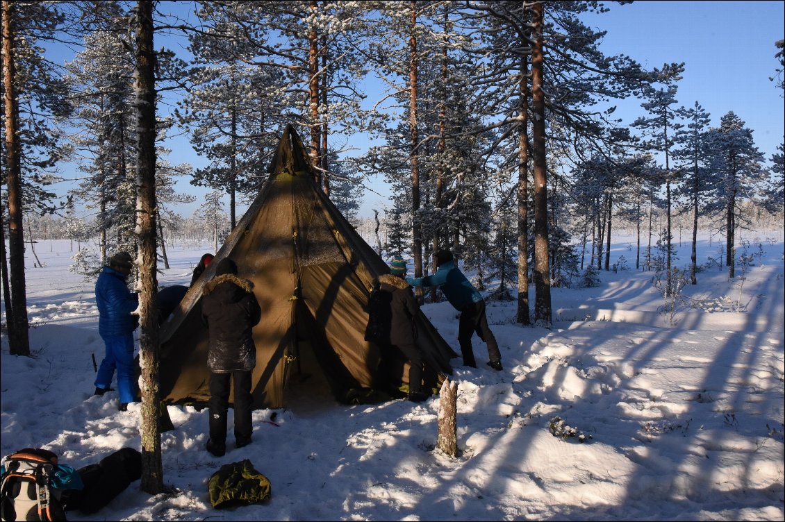 10# Christian BON.
Bivouac lors d'un raid à ski nordique en Finlande.