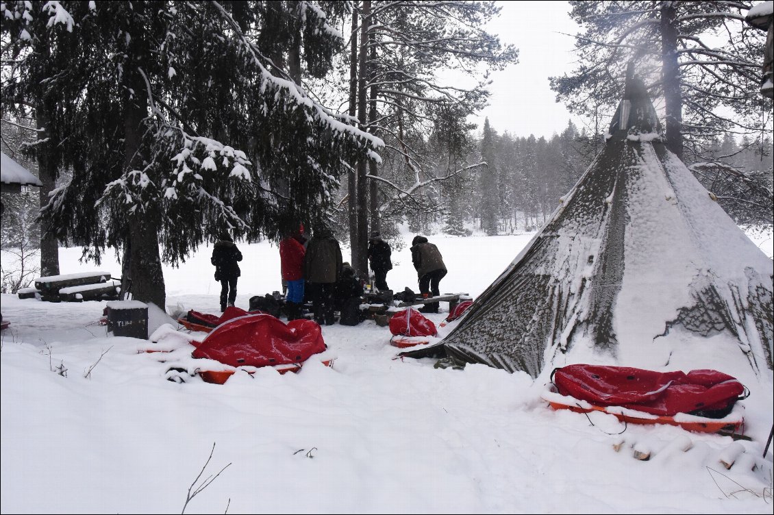 24# Christian BON.
Bivouac lors d'un raid à ski nordique en Finlande.