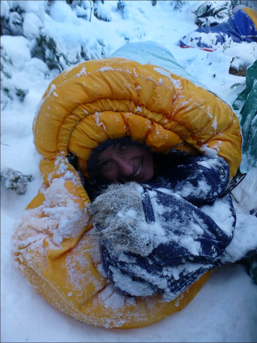 25# Yves SIMOND.
Bivouac d'hiver par -18°C sur le sentier du Dôme au cœur de la Traversée de Charlevoix (Québec).
Une belle aventure et...les pieds tout froids. 🙂