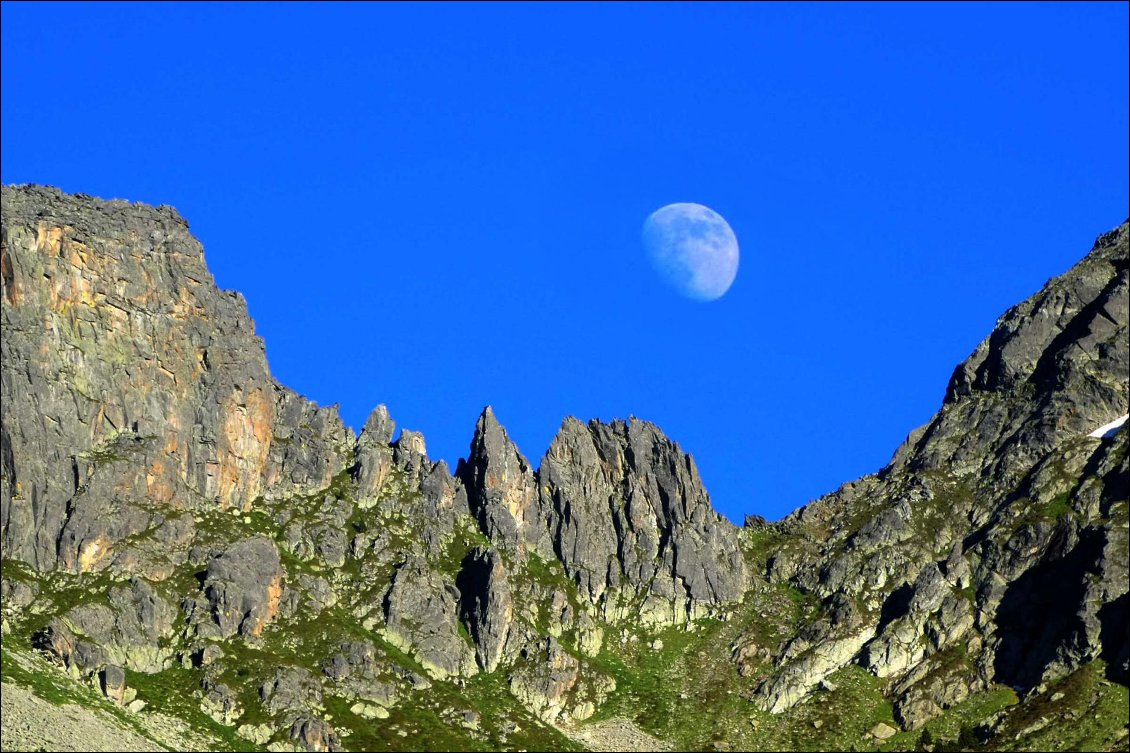 Photo prise au-dessus de l'étang de Pereygrand (Pyrenées) mi-juillet 2016.
Photo : Michelle Ingelbach