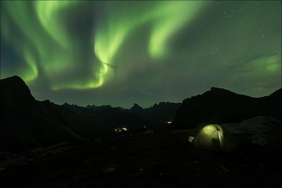 9# Guillaume HERMANT.
Aurore sur les pics des Îles Lofoten (Norvège) en automne.