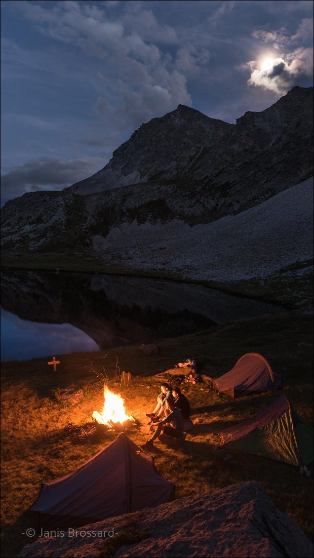 8# Janis BROSSARD.
13 août 2016 sur les berges du lac Noir (2400 m d'alt) , dans les Hautes-Alpes non loin de Névache.