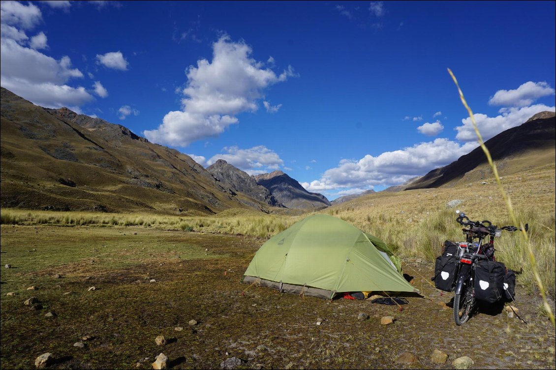 8# Mélodie PIERRE.
Un bivouac de rêve à 4200m d'altitude au creux des montagnes du Parc Huascaran.