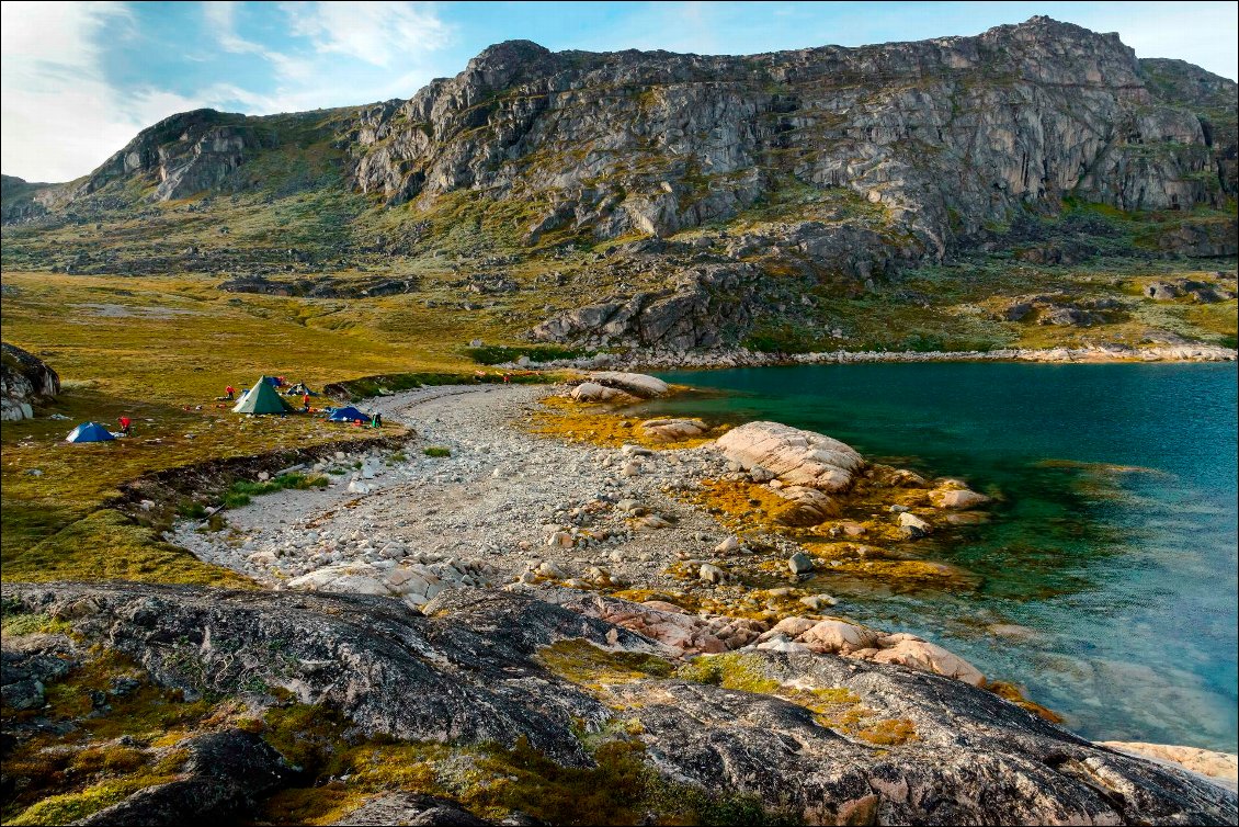 28# Martine VANDENBROUCKE.
Une baie d'émeraude lors d'une expédition en kayak au Groenland.