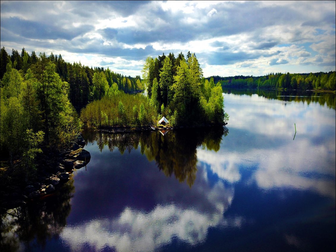 39# Supervagabonds.
3 mois et demi de canoë en Suomi (Finlande) en autonomie complète.
Voir leur carnet complet sur Mytrip .