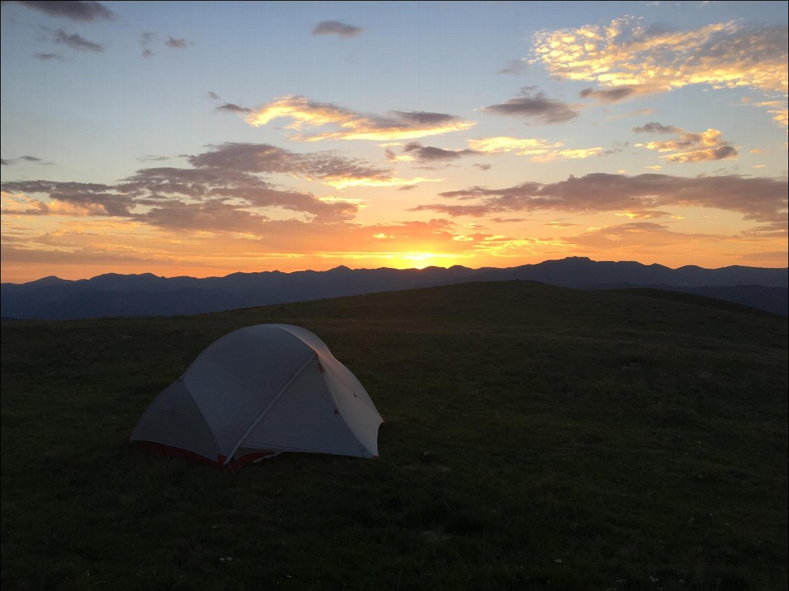 22# Cindy, Cyn Discovers
Lever de soleil lors d’un bivouac sur le pla du Castillon durant une traversée des Pyrénées par le GR10, juillet-août 2017.
Voir le site Cyn Discovers.