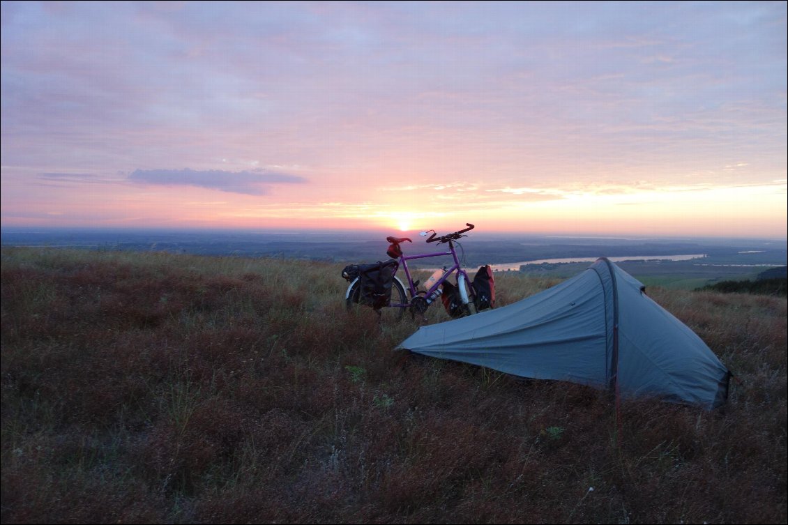 31# Josselin BEDEL
Tour d'Europe à vélo. Mon plus beau bivouac en Roumanie.