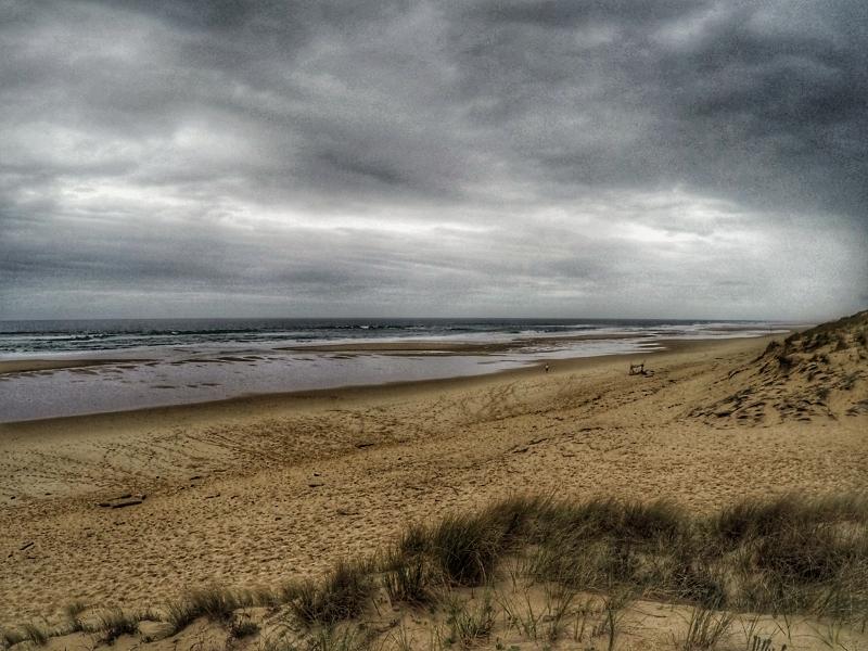 Le temps est gris et à la pluie