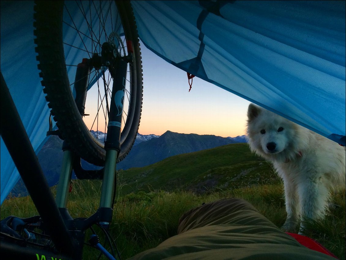 1# Stéphane BERTHAUD
Entre deux journées de travail, on vient pour une nuit prendre l'air en altitude.
Octobre dans la Vallée des Belleville (Savoie).