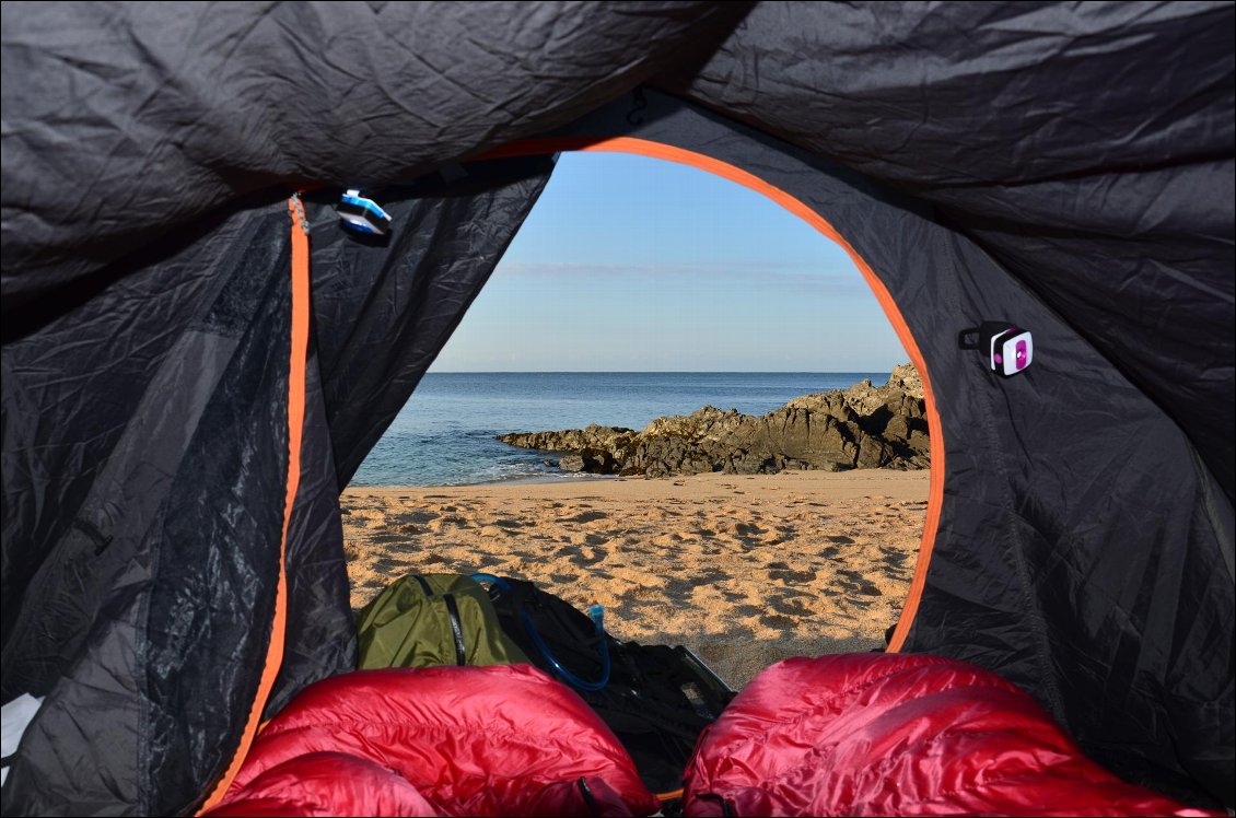 #7 Morgane BURAY
Une vue au réveil qui surpasse largement celle de tous les palaces du monde. La plage de Locqueltas (56) nous offre sérénité et quiétude, lors de notre tour de l’Ile de Groix à pieds.