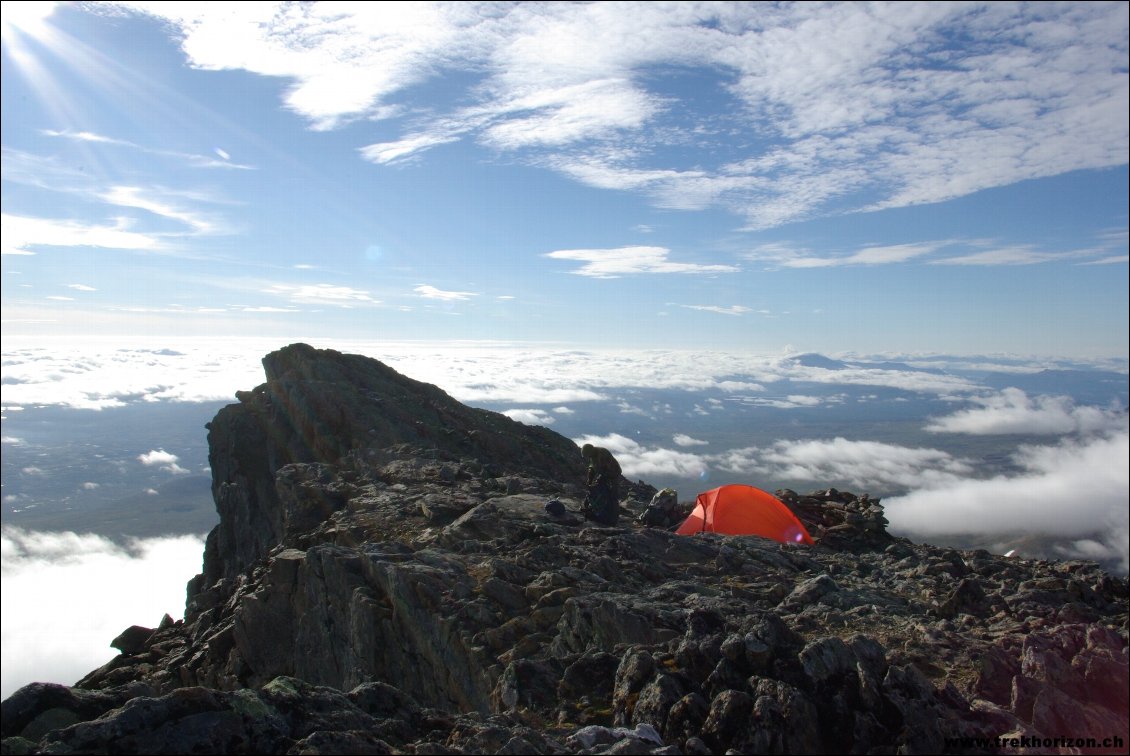 34# Joseph GAUDARD.
Bivouac au sommet du Norra Sytertoppen après une ascension nocturne à la fin de la Kungsleden (Suède).