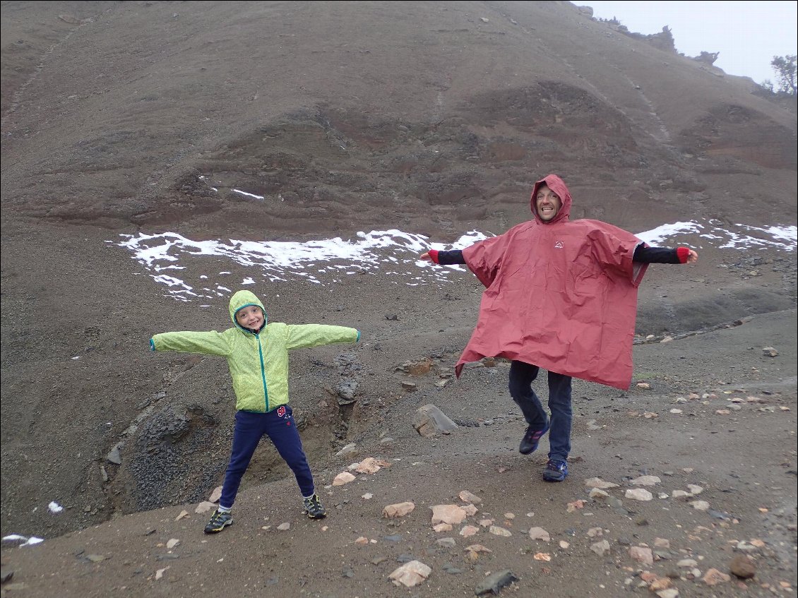 Les ponchos et coupe-vents sont de mise