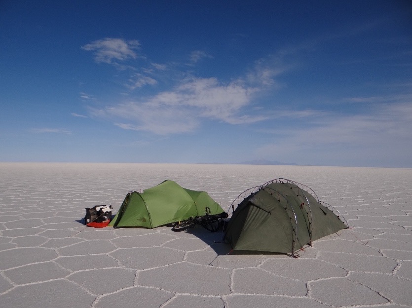 Adrien TISSERANT.
Bivouac irréel sur l'immense salar d'Uyuni en Bolivie