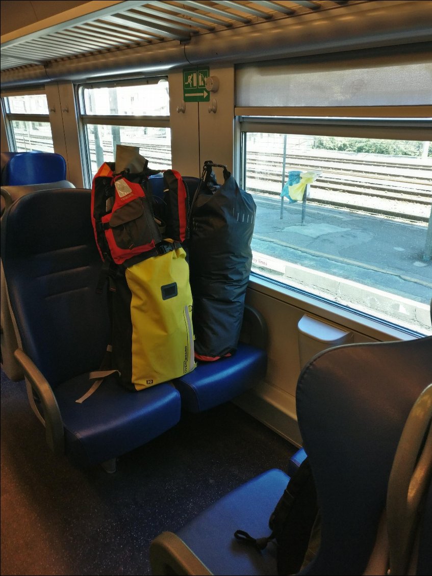 Mes 2 sacs en rails vers l'aventure!