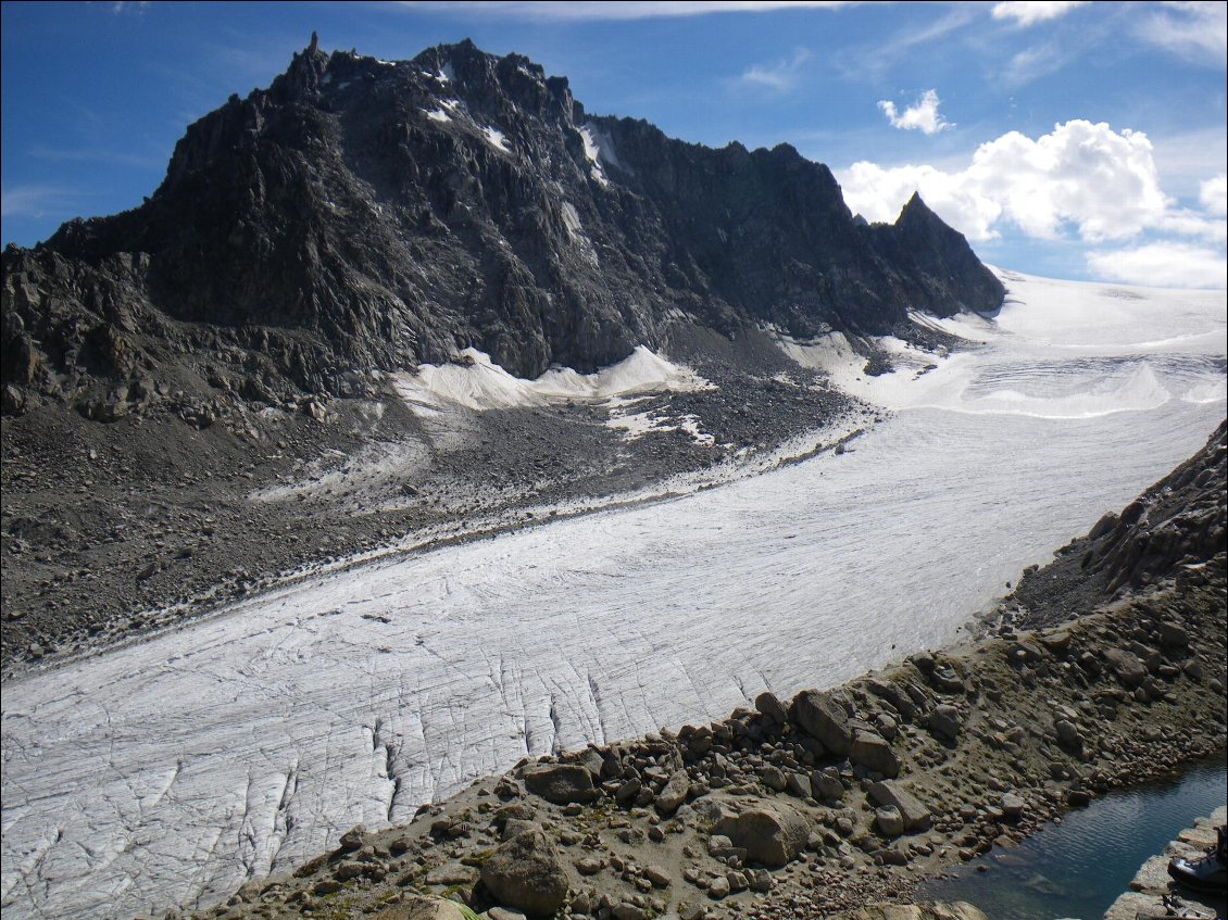 Le beau temps revient furtivement sur le glacier d'Orny