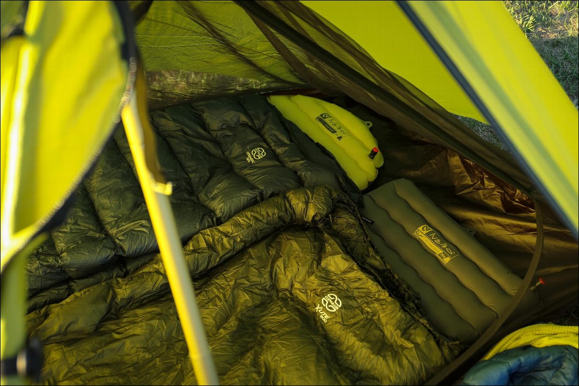 Lors d'un vol bivouac en Drôme, au printemps : les sacs Cumulus ont permis de bonnes nuits, alors que la place disponible dans nos sacs est très limitée !