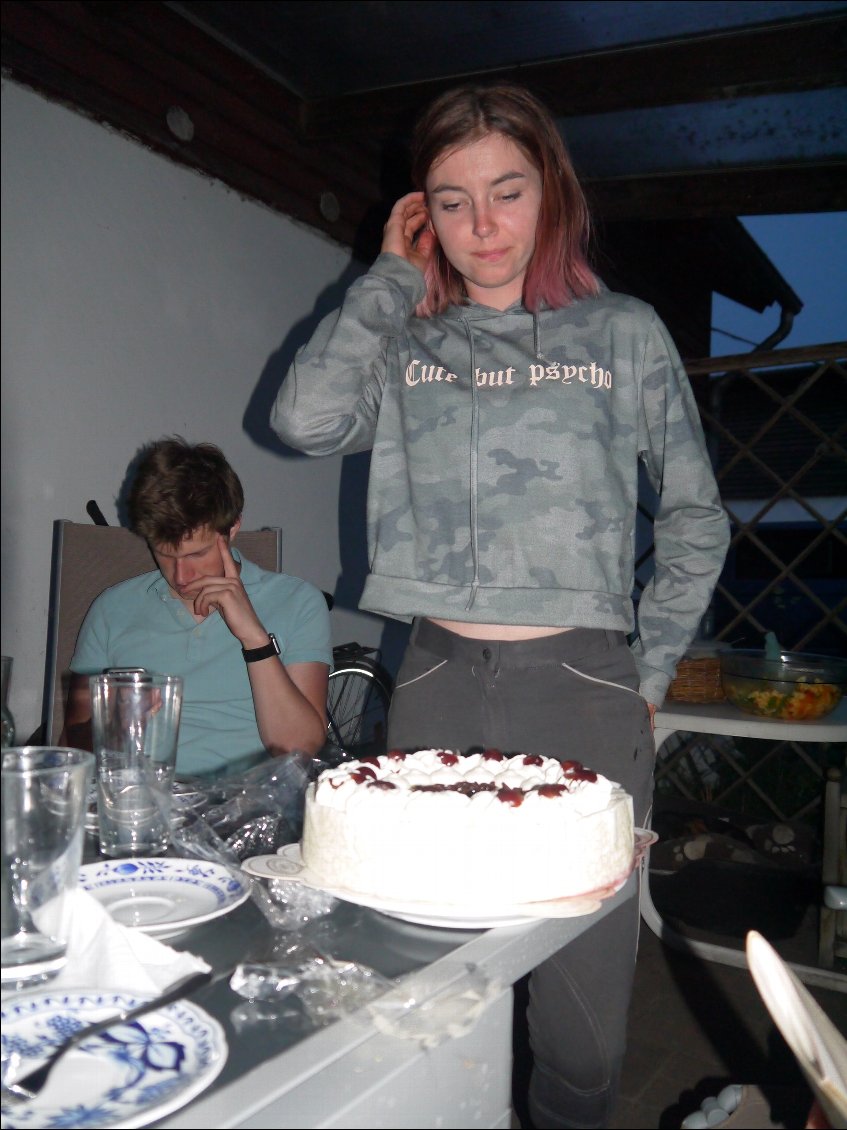 Dans un souci d'allégement type BUL on a pas pris les bougies... Joyeux anniv quand même ma chérie.