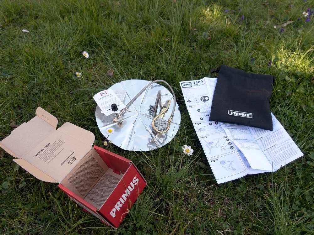 Le réchaud et ses accessoires sortis de la boite.