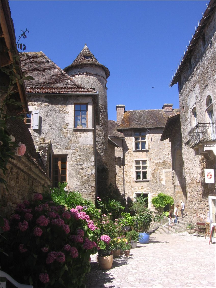 Une jolie pause déjeuner dans le village médiéval de Carennac